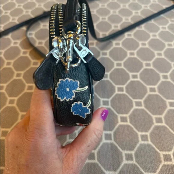 Coach Crossbody Bag with Daisy Field print - Picture 3 of 14